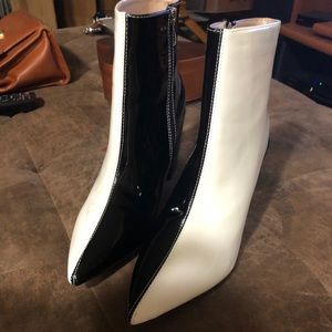 Retro inspired pointed toe boots